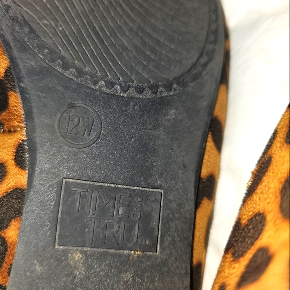 Leopard flats 12 Wide - Picture 2 of 4